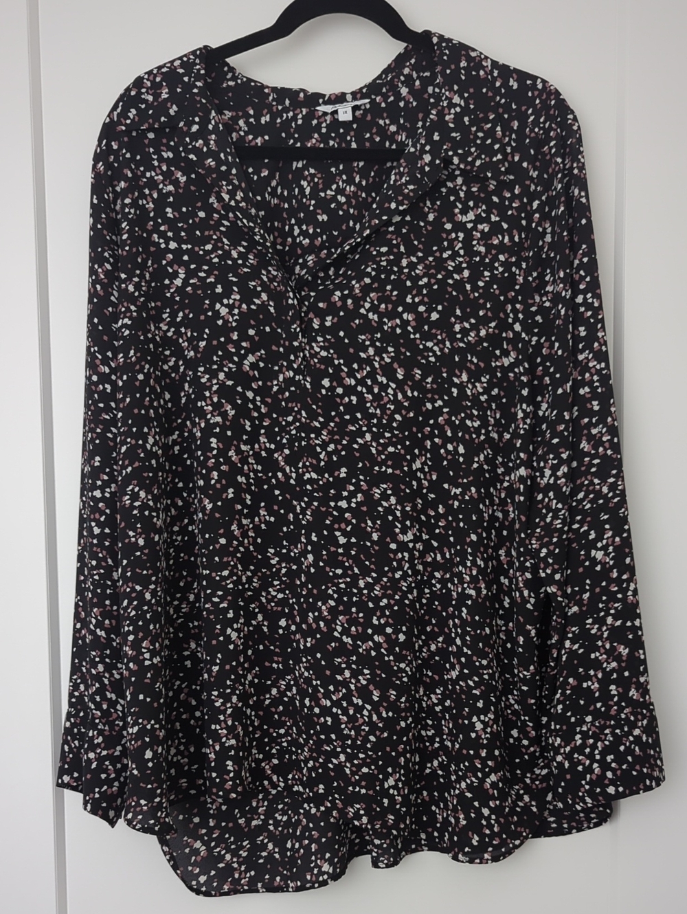Reitmans Black Floral V-Neck Long Sleeve Blouse